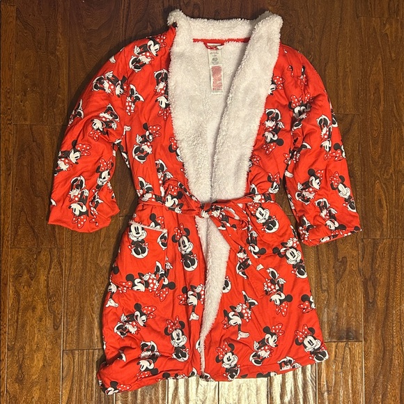 Disney Red and White Minnie Mouse Robe NWOT woman's small or Big Kids XL - Picture 3 of 3